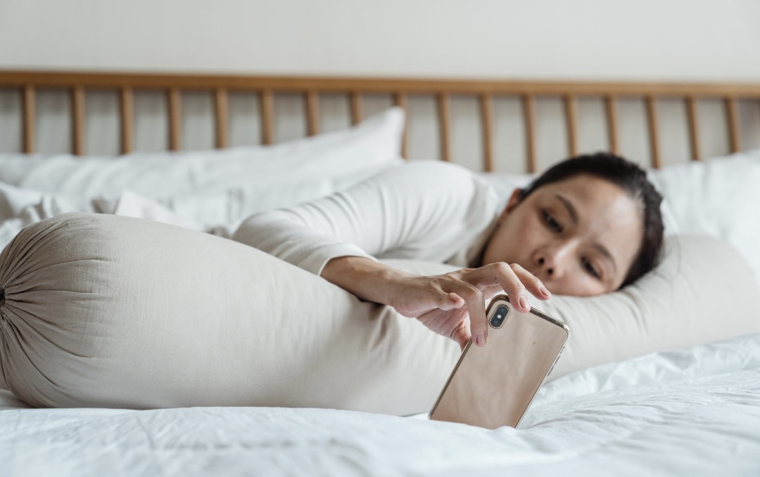 Wenn der erste Griff noch im Bett zum Smartphone geht